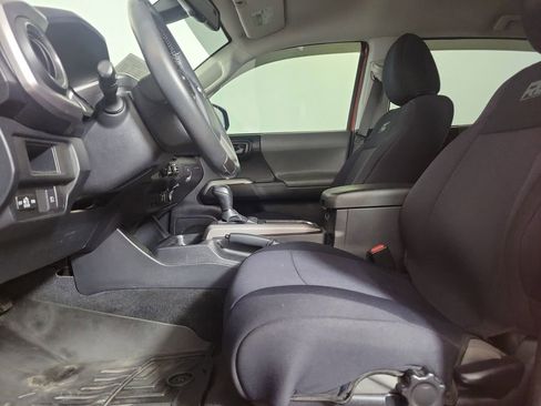 Used 2018 Toyota Tacoma SR5 RWD image 12