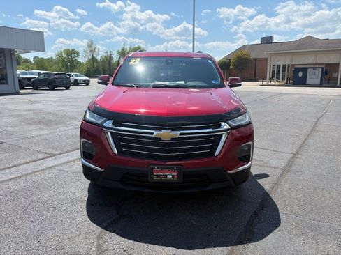 Used 2022 Chevrolet Traverse LT image 1