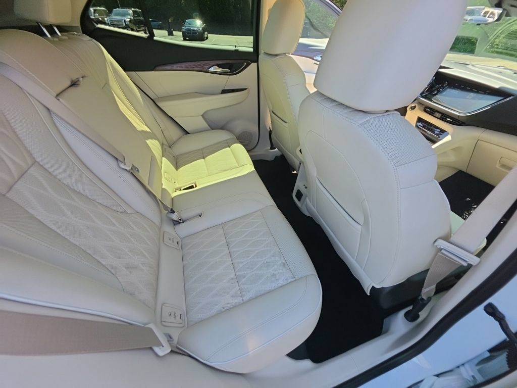 Certified 2022 Buick Envision Avenir w/ Technology Package II AWD/4WD image 20