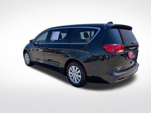 Used 2019 Chrysler Pacifica L FWD image 4