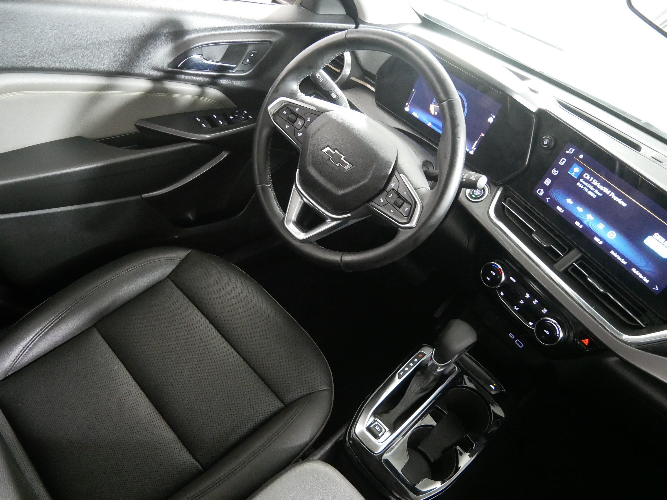 Used 2025 Chevrolet Trax ACTIV w/ Driver Confidence Package FWD image 9