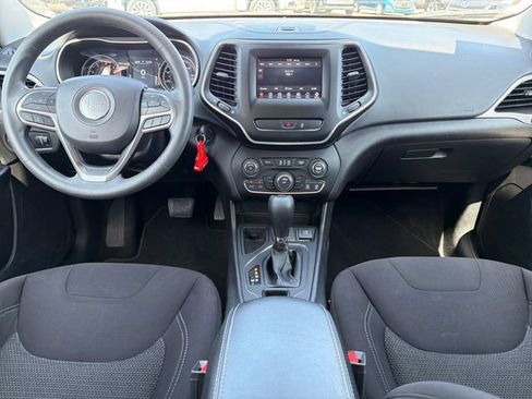 Used 2021 Jeep Cherokee Latitude FWD image 9