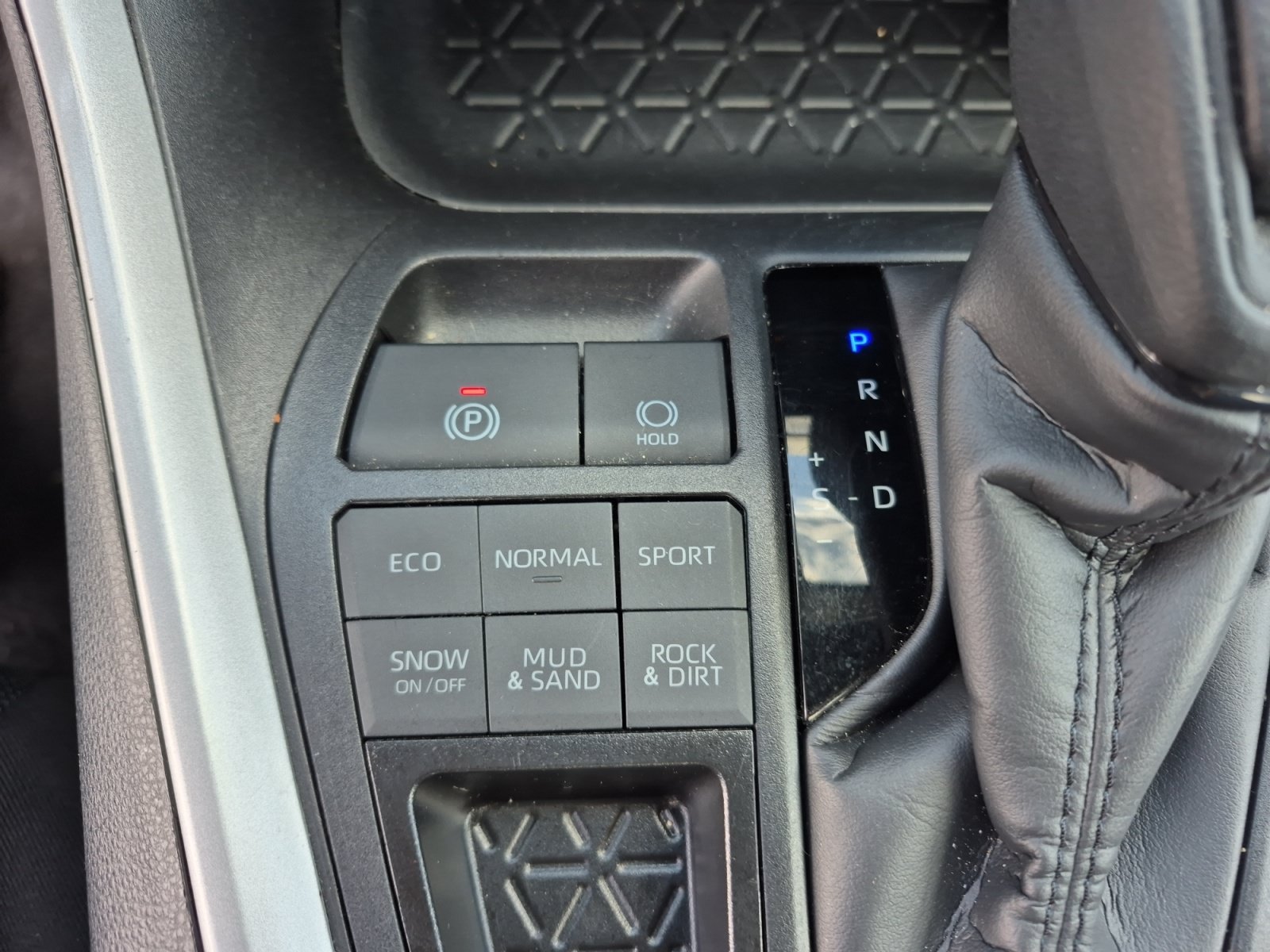 Used 2025 Toyota RAV4 LE AWD/4WD image 31