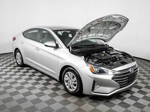 Used 2019 Hyundai Elantra SE w/ Winter Weather Package FWD image 30