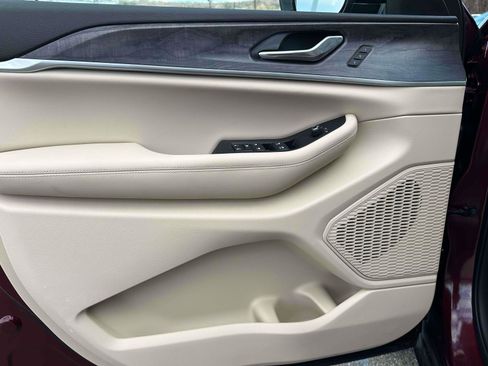 Used 2024 Jeep Grand Cherokee Limited w/ Trailer Tow Package image 17