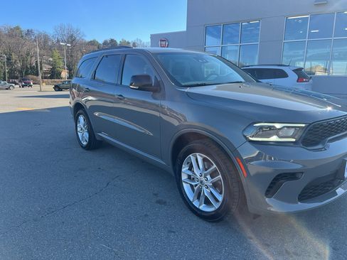 Used 2024 Dodge Durango GT image 3