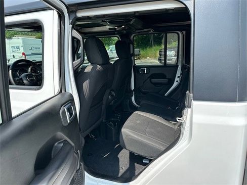 Used 2021 Jeep Gladiator Willys image 11