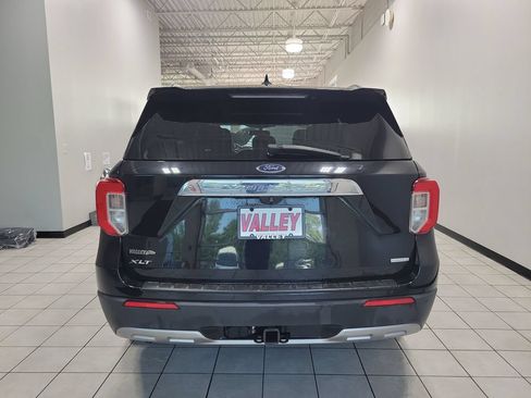 Used 2020 Ford Explorer XLT w/ Equipment Group 202A RWD image 11