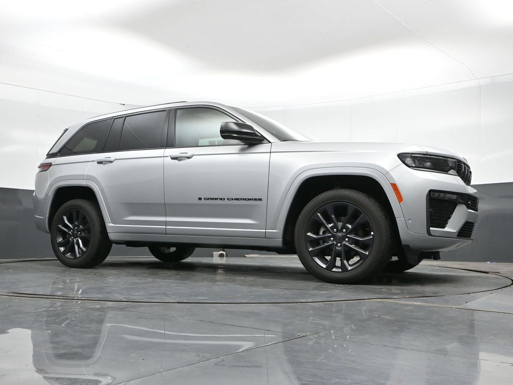 Used 2026 Jeep Grand Cherokee Limited AWD/4WD image 43