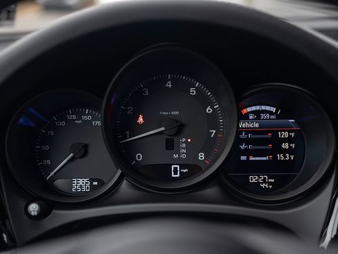 Certified 2026 Porsche Macan AWD/4WD image 10