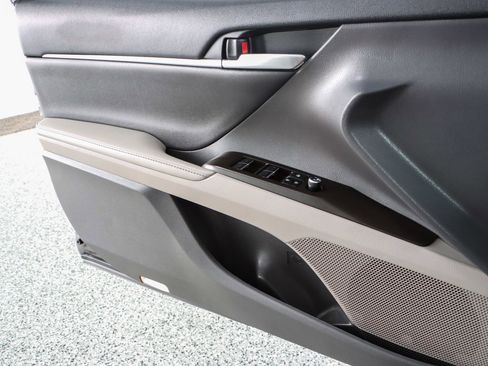 Used 2022 Toyota Camry XLE image 22