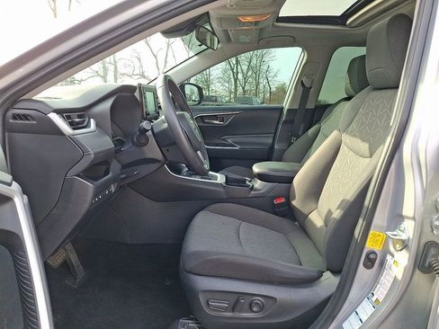 Used 2021 Toyota RAV4 XLE w/ Convenience Package image 15