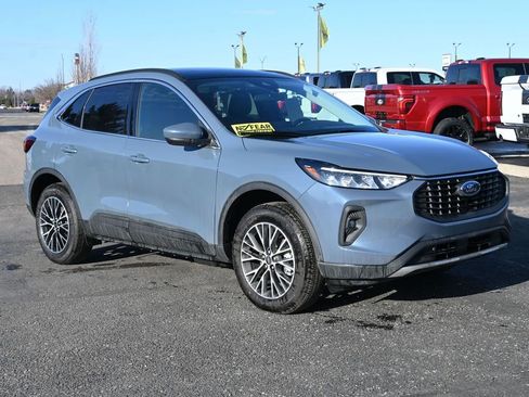 New 2026 Ford Escape SE image 2