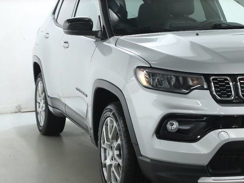 Used 2025 Jeep Compass Limited AWD/4WD image 8