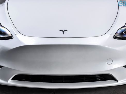 Used 2023 Tesla Model Y Long Range image 9