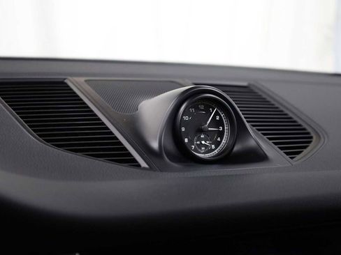 Certified 2023 Porsche Macan Turbo image 18