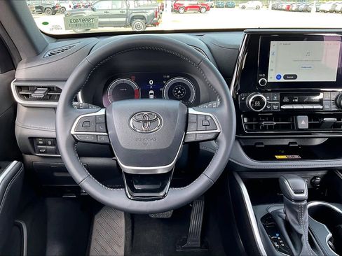 Certified 2026 Toyota Highlander XSE image 6