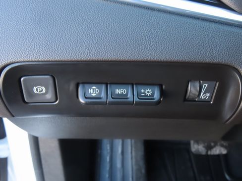 Used 2024 Buick Enclave Avenir w/ Avenir Technology Package image 14