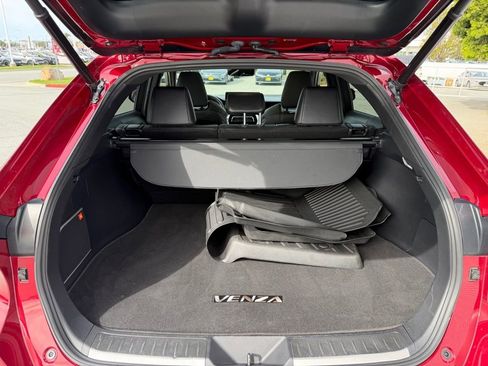 Used 2021 Toyota Venza Limited w/ Carpet Mat Package (TMS) image 32