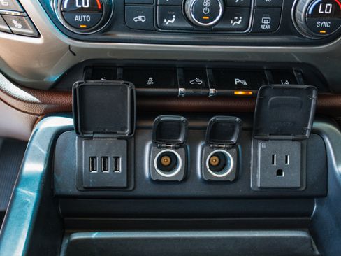 Used 2014 Chevrolet Silverado 1500 High Country w/ High Country Premium Package AWD/4WD image 23