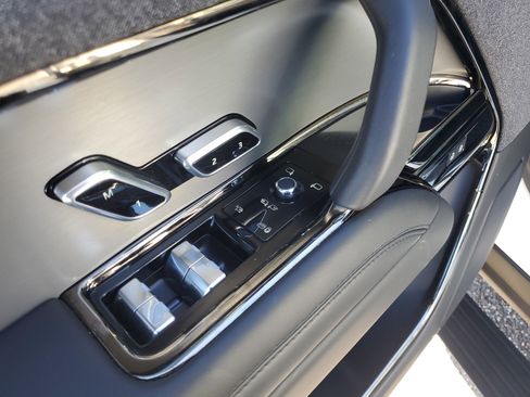 Used 2024 Land Rover Range Rover Sport Dynamic SE image 14