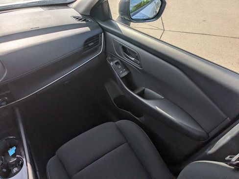 Used 2024 Nissan Rogue S AWD/4WD image 16