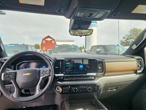 Certified 2024 Chevrolet Silverado 3500 High Country w/ Technology Package image 21