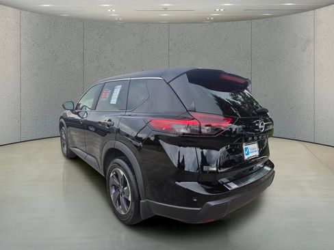Used 2026 Nissan Rogue SV FWD image 3