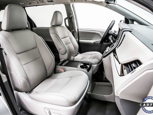 Used 2020 Toyota Sienna XLE image 32