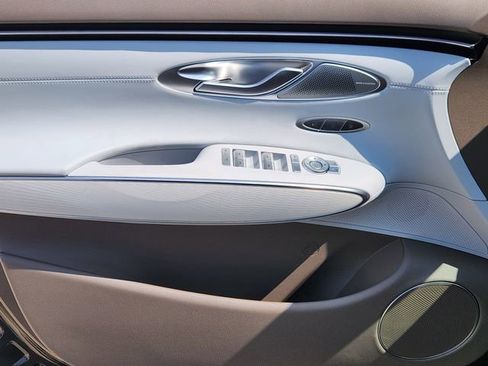 Used 2026 Genesis GV70 2.5T Advanced image 18