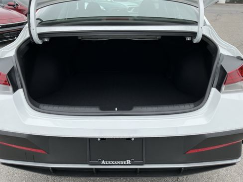 New 2025 Hyundai Elantra SEL image 5