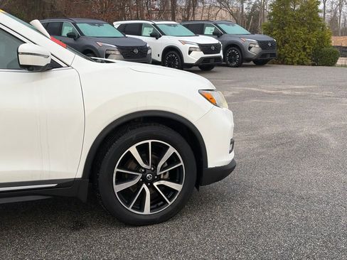 Used 2019 Nissan Rogue SL w/ Premium Package image 8