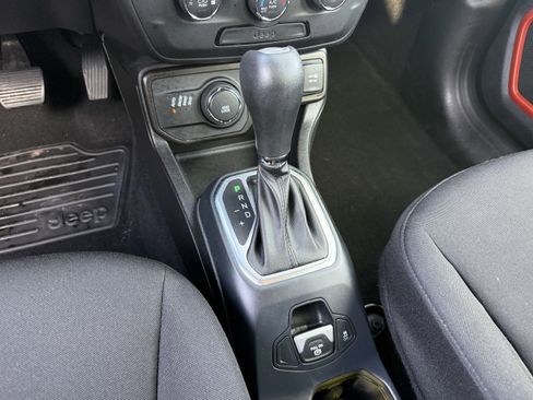 Used 2020 Jeep Renegade Sport image 27