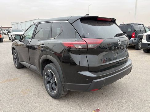 Used 2025 Nissan Rogue SV image 3