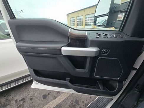 Used 2022 Ford F350 Lariat w/ Lariat Ultimate Package image 8