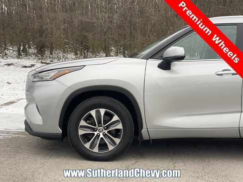 Used 2022 Toyota Highlander XLE image 10
