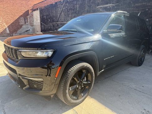 Used 2024 Jeep Grand Cherokee L Limited w/ Luxury Tech Group II image 1