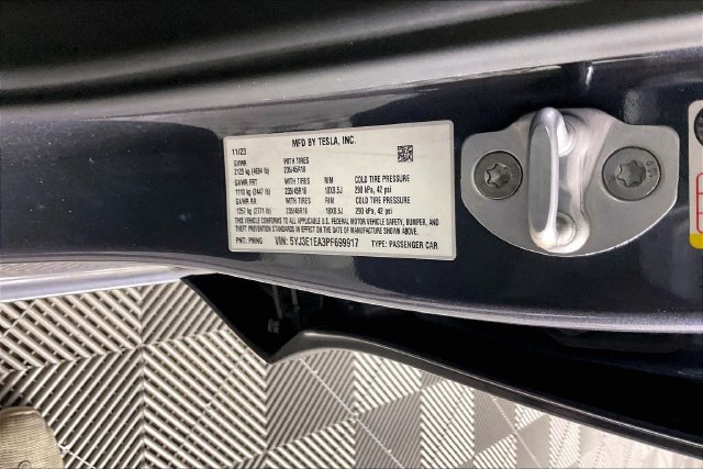 Used 2023 Tesla Model 3 Standard Range RWD image 5