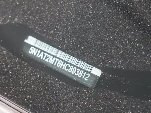 Used 2017 Nissan Rogue SV image 29