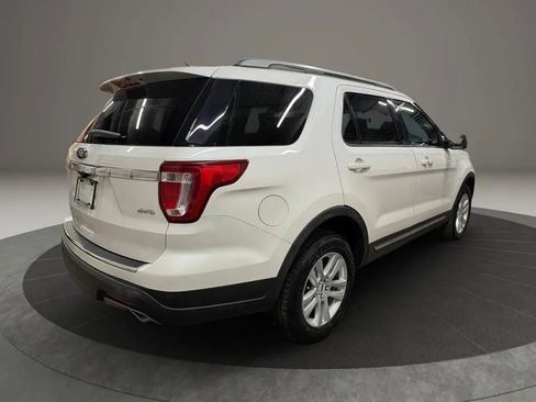Used 2018 Ford Explorer XLT w/ Equipment Group 202A image 8