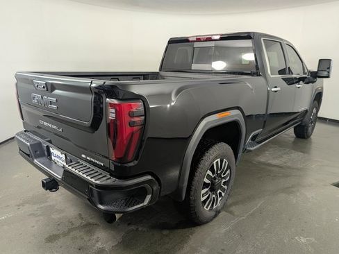 Used 2025 GMC Sierra 2500 Denali Ultimate image 8