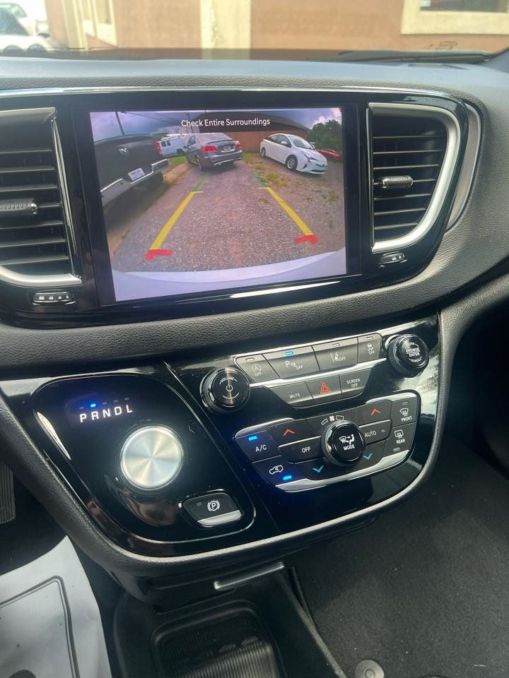 Used 2026 Chrysler Pacifica Select FWD image 20