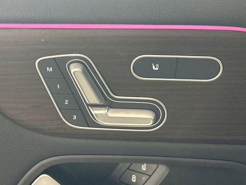 Used 2025 Mercedes-Benz GLB 250 image 9