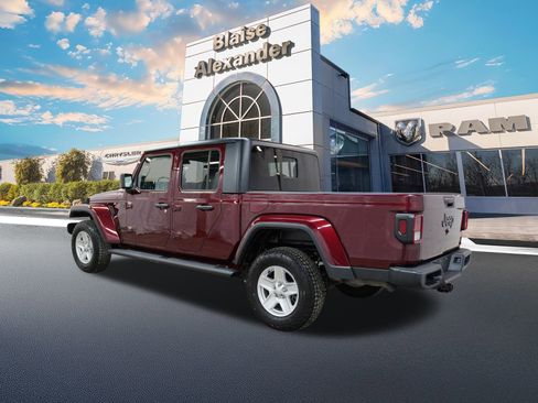 Used 2022 Jeep Gladiator Sport image 9