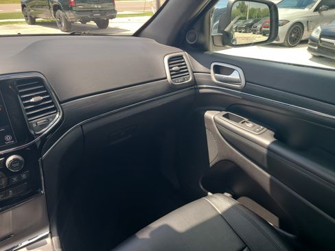 Used 2020 Jeep Grand Cherokee Limited AWD/4WD image 18