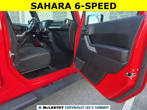 Used 2018 Jeep Wrangler Unlimited Sahara w/ Dual Top Group image 38