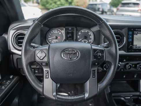 Used 2018 Toyota Tacoma TRD Off-Road w/ Four Season Floor Mat Package AWD/4WD image 31