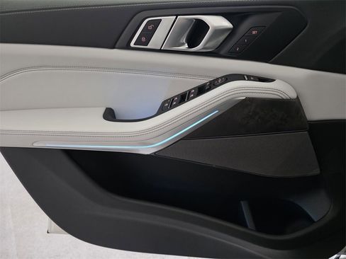 Used 2026 BMW X5 sDrive40i image 26