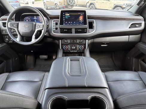Used 2023 Chevrolet Suburban Z71 w/ Luxury Package AWD/4WD image 15