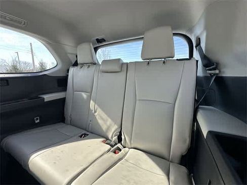 Used 2025 Toyota Grand Highlander FWD image 17